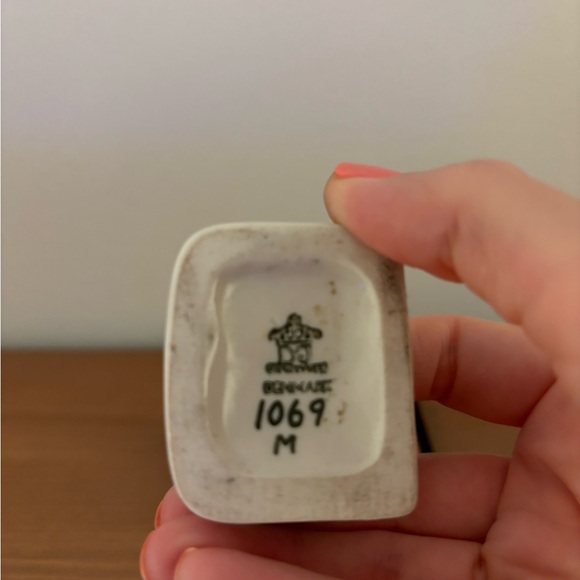 Royal Copenhagen Dahl Jensen Deadly Boxer 1069 - Picture 5 of 5